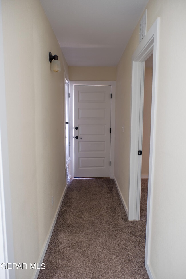 Building Photo - 14273 Hacienda Rock Dr
