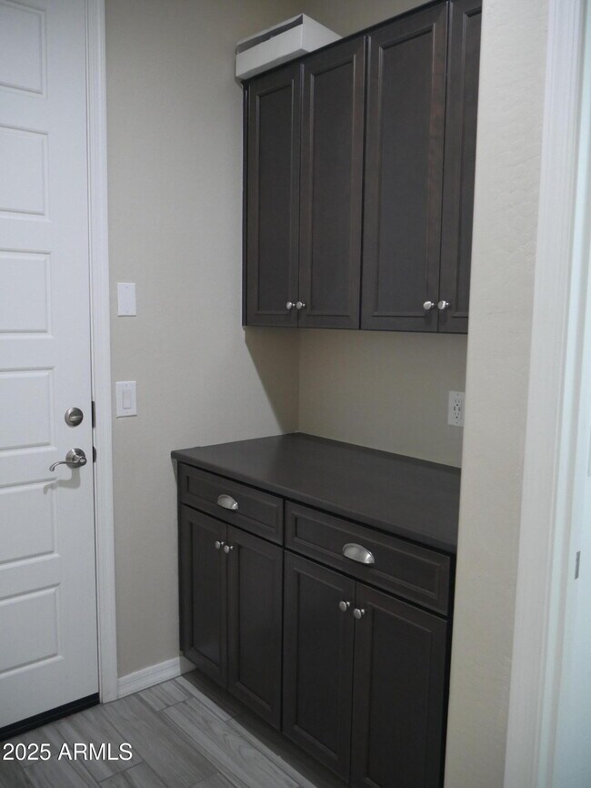 Building Photo - 1322 E Gemini Pl