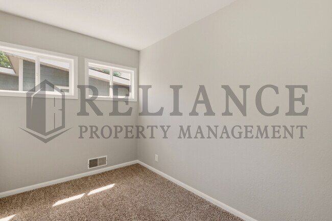 Building Photo - 730 N Chipper Ln