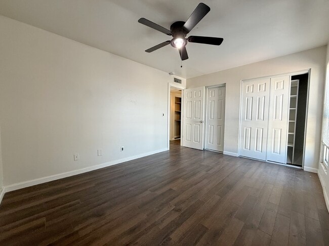 Building Photo - 5220 W Lynwood St
