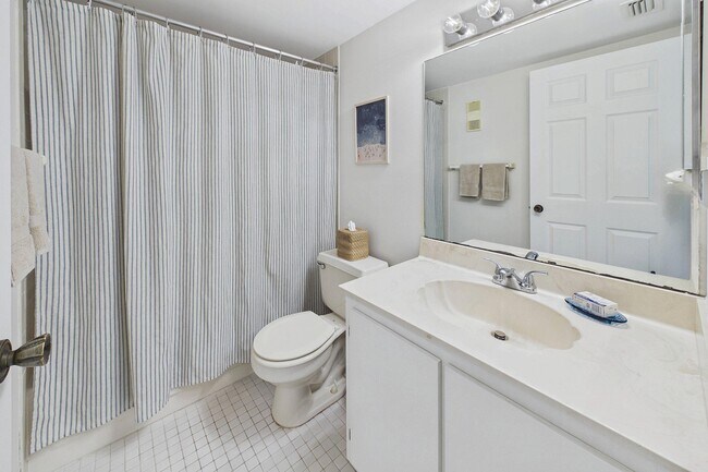 Building Photo - 15451 Pembridge Dr