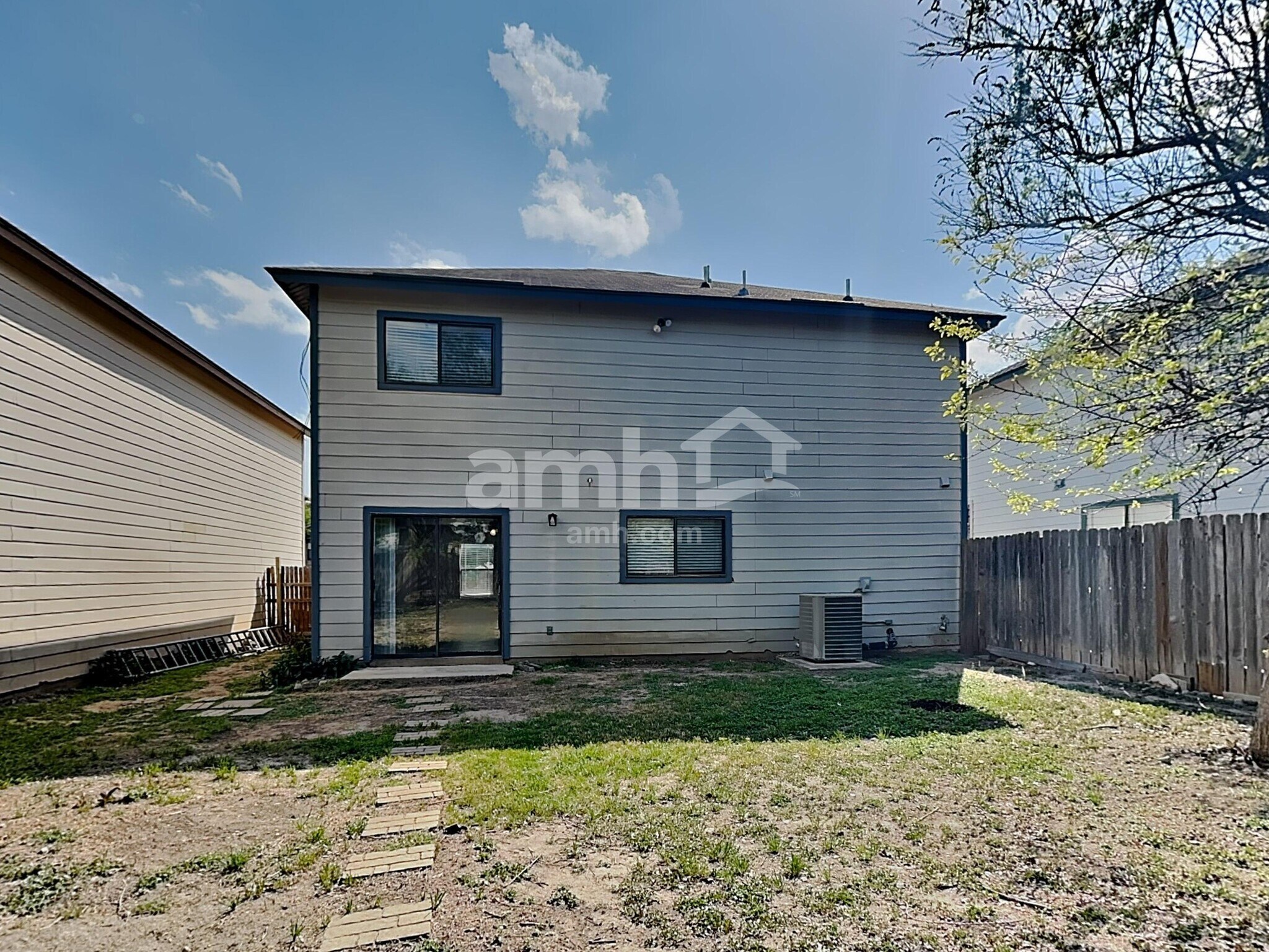 Building Photo - 11011 Victors Hl