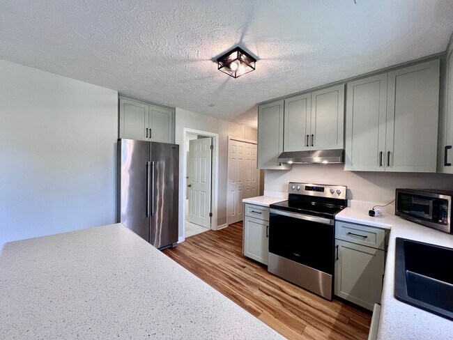 Building Photo - Beautiful 3 bedroom home in Bloomingdale minutes from Pooler