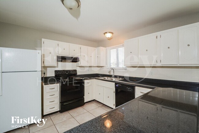 Building Photo - 2727 Dividend Park Dr
