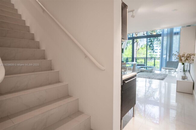 Building Photo - 6000 Collins Ave