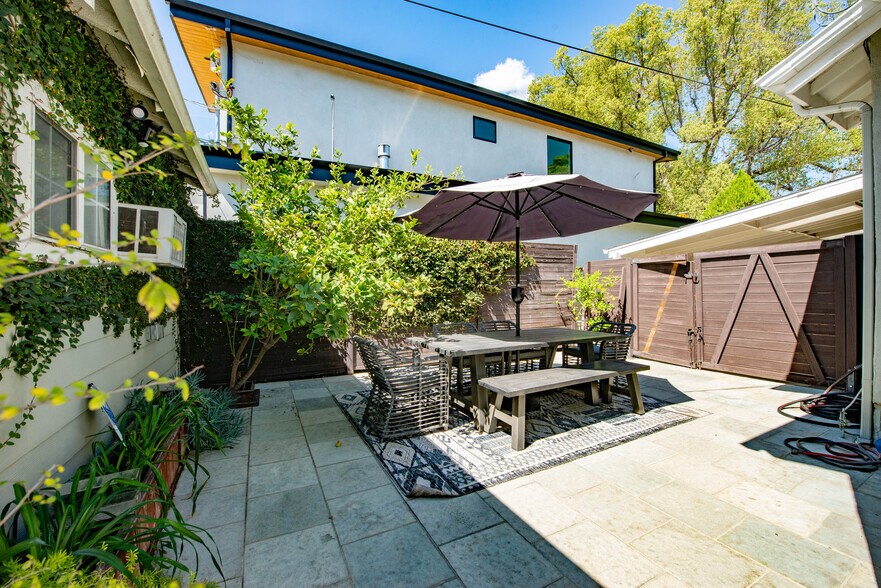 Building Photo - 13964 Peach Grove St