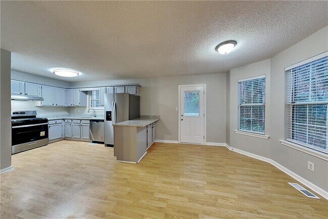 Building Photo - 235 Peach Crossing Dr