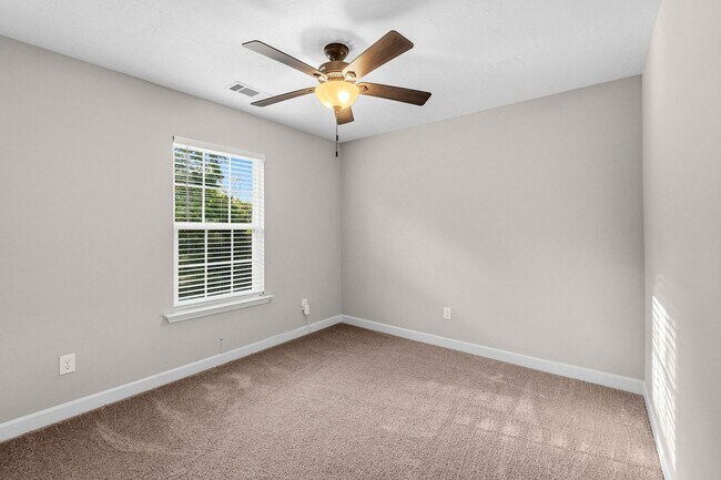 Building Photo - 302 Dorn St