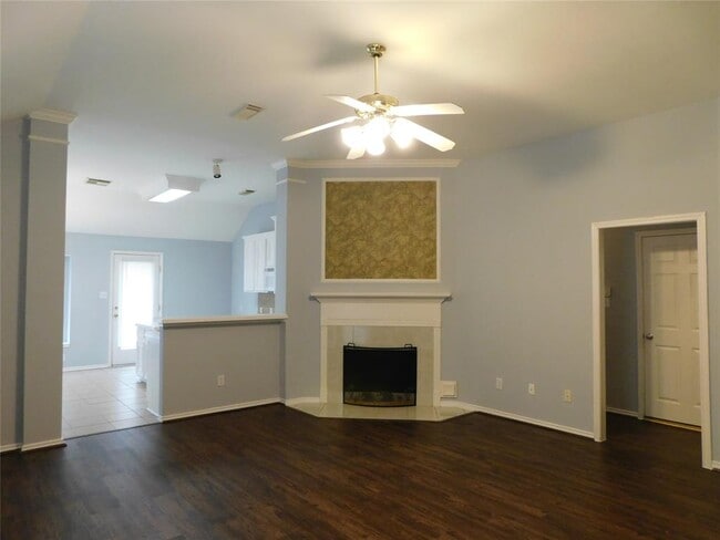 Building Photo - 4211 Creek Hollow Ln