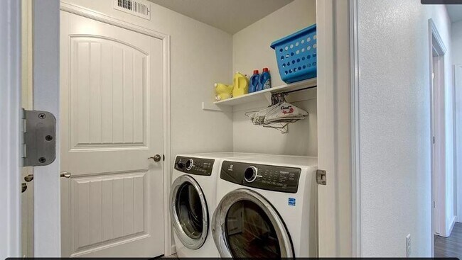 Washer Dryer Room with Storage closet - 4771 Copeland Cir