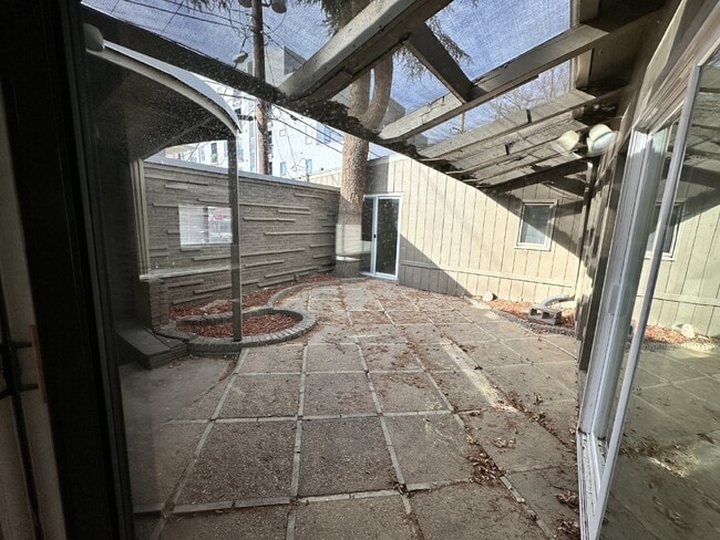 Building Photo - AVAILABLE JULY! Student Housing near DU Campus!