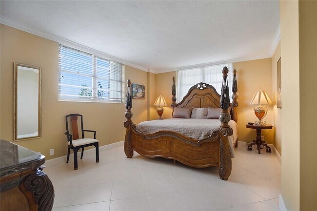 Building Photo - 4250 Galt Ocean Dr