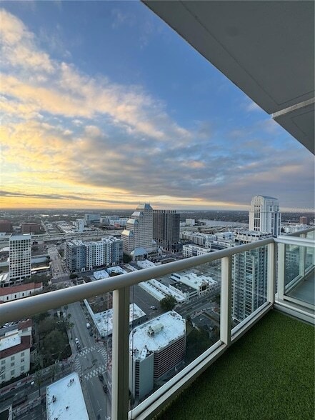 Building Photo - 150 E Robinson St