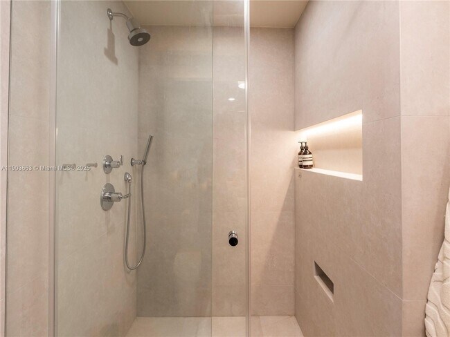 Building Photo - 3449 NE 1st Ave