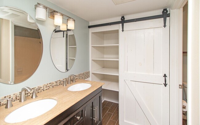 Building Photo - Welcome to this charming 1-bedroom, 1-bathroom home located in the desirable Carlsbad, CA