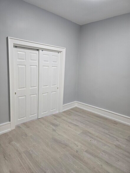 Building Photo - 540 46th St