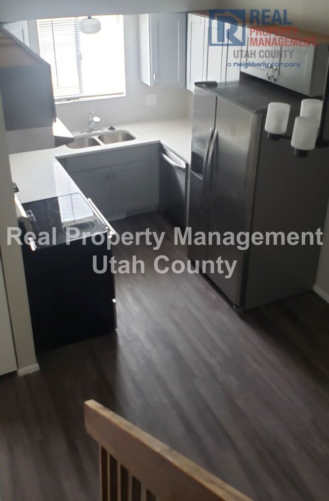 Building Photo - Orem Duplex