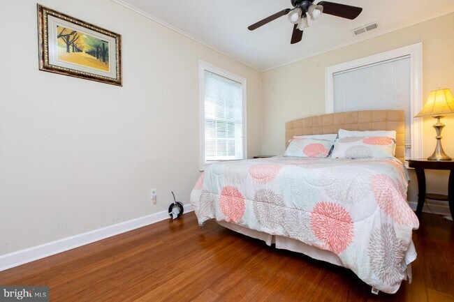 Building Photo - 303 Lincoln Ave