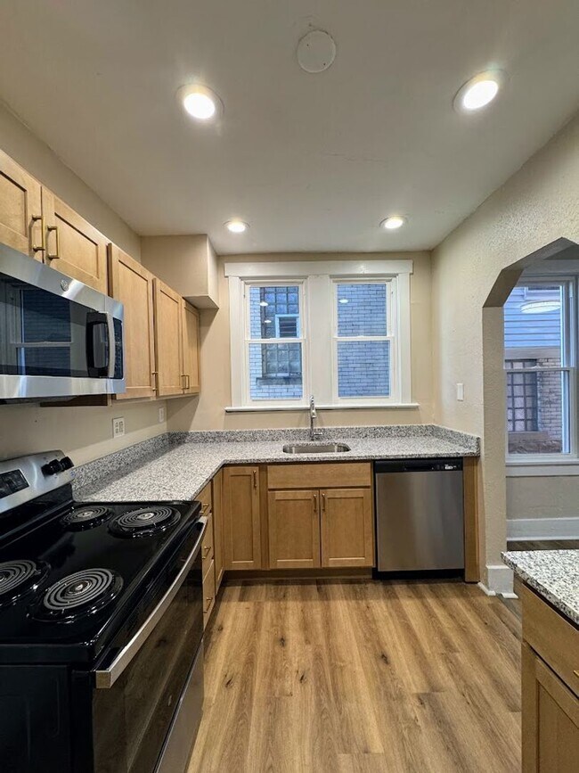 Building Photo - 1680 Potomac Ave