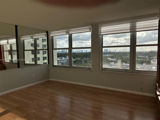 Building Photo - 2899 Collins Ave