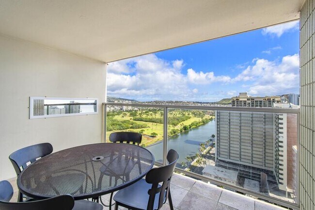 Building Photo - 445 Seaside Ave