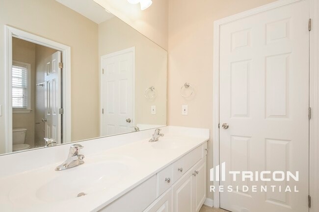 Building Photo - 3530 Renaissance Cir
