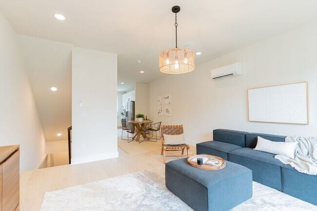 Building Photo - 745 N Market St