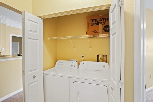 Building Photo - 2 bedroo 2-bathroom ground floor with screened patio for rent Wilmington Island