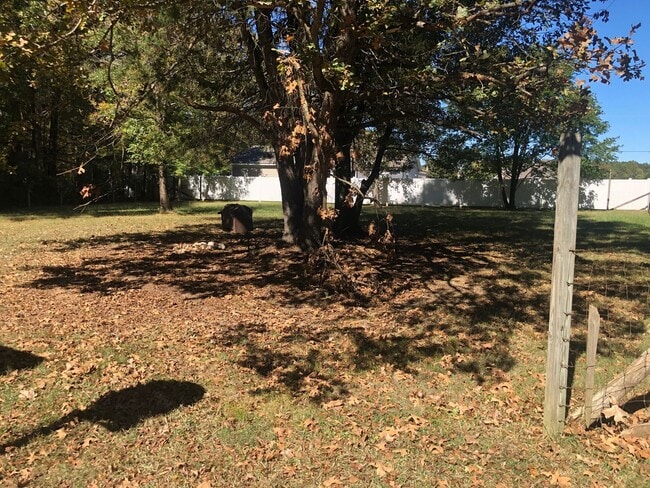 Building Photo - Spacious 3 bed 2 bath house in the greater...