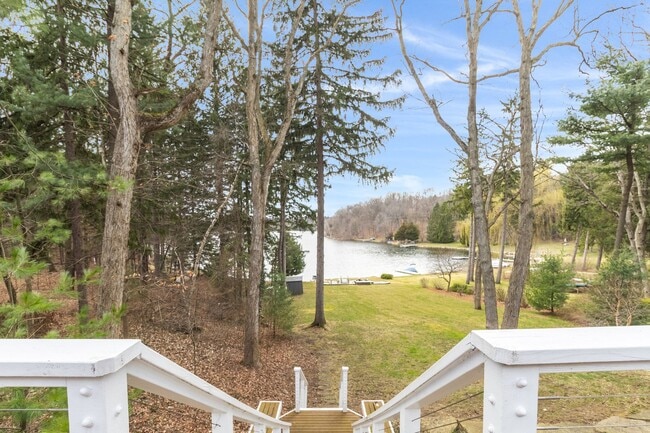 Building Photo - Stunning 5-Bed, 4.5-Bath Custom Home on Du...