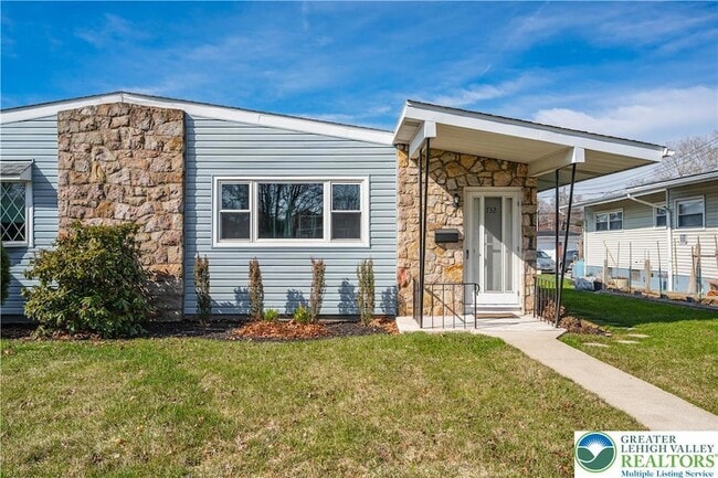 Building Photo - 732 N St Lucas St