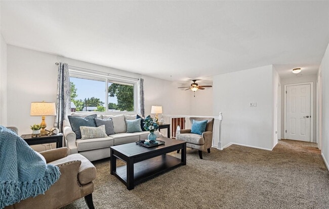 Building Photo - Welcome to this spacious 3+ bed, 2-bath bi-level home in Arvada - Available Now!