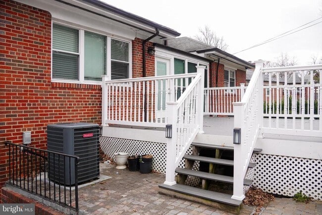 Building Photo - 1633 Kalmia Rd NW