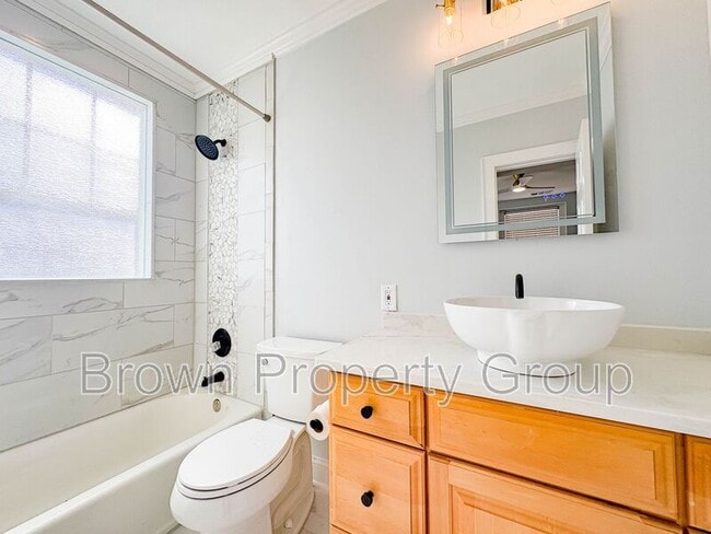 Building Photo - 123 Anderson St