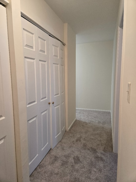 Building Photo - 401 US-22