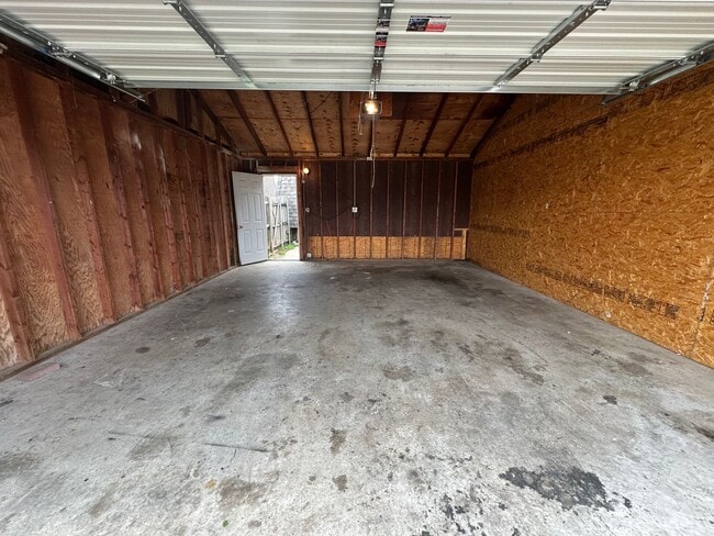 Building Photo - 1311 Eastgate Dr