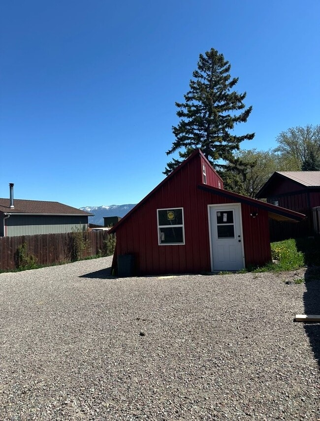 Building Photo - Custom Kalispell Home with Spectacular Views