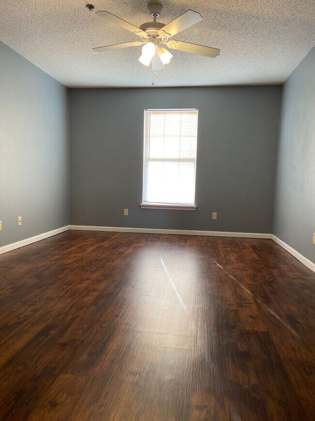 Building Photo - 135 Vixen Cir
