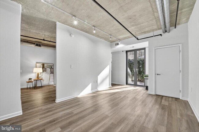 Building Photo - 1300 N St NW