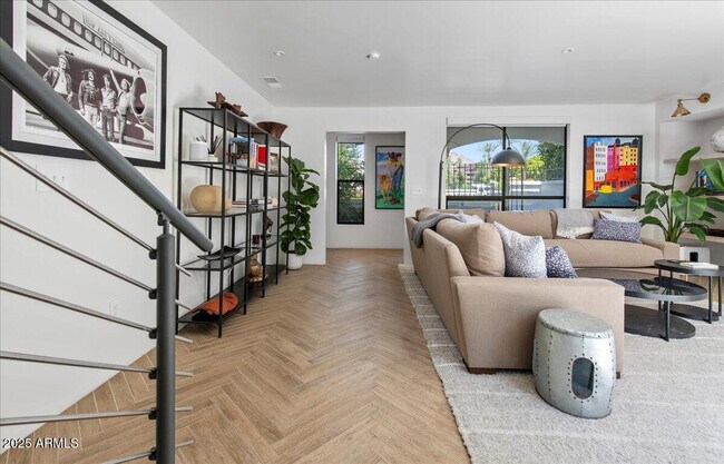 Building Photo - 4843 N 72nd Way