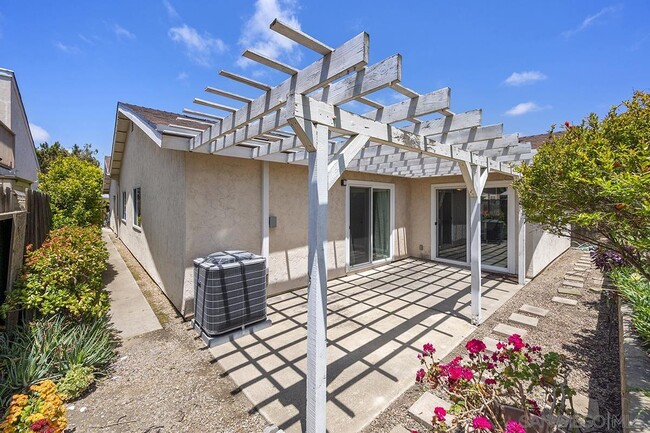 Building Photo - 4657 Huggins St