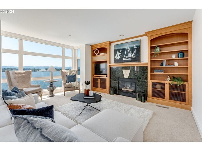 Primary Photo - HALF MONTH FREE OF RENT Elegant Riverfront...