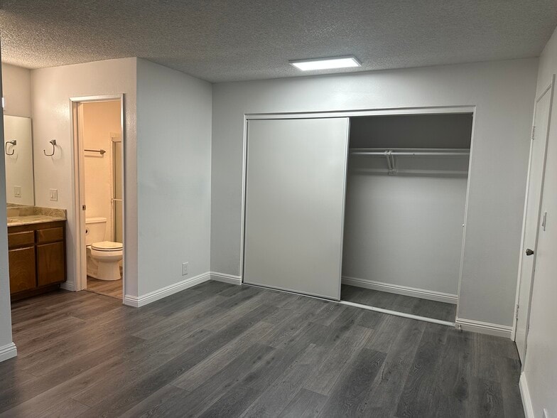 Building Photo - 244 S 10th St