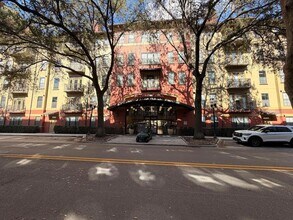 Building Photo - 911 N Orange Ave