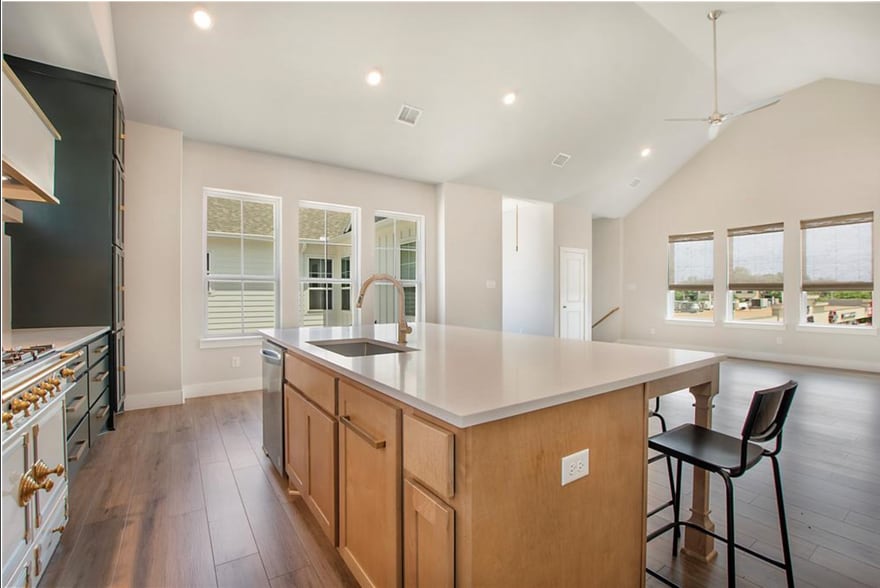 Building Photo - 1005 Cavour Pl