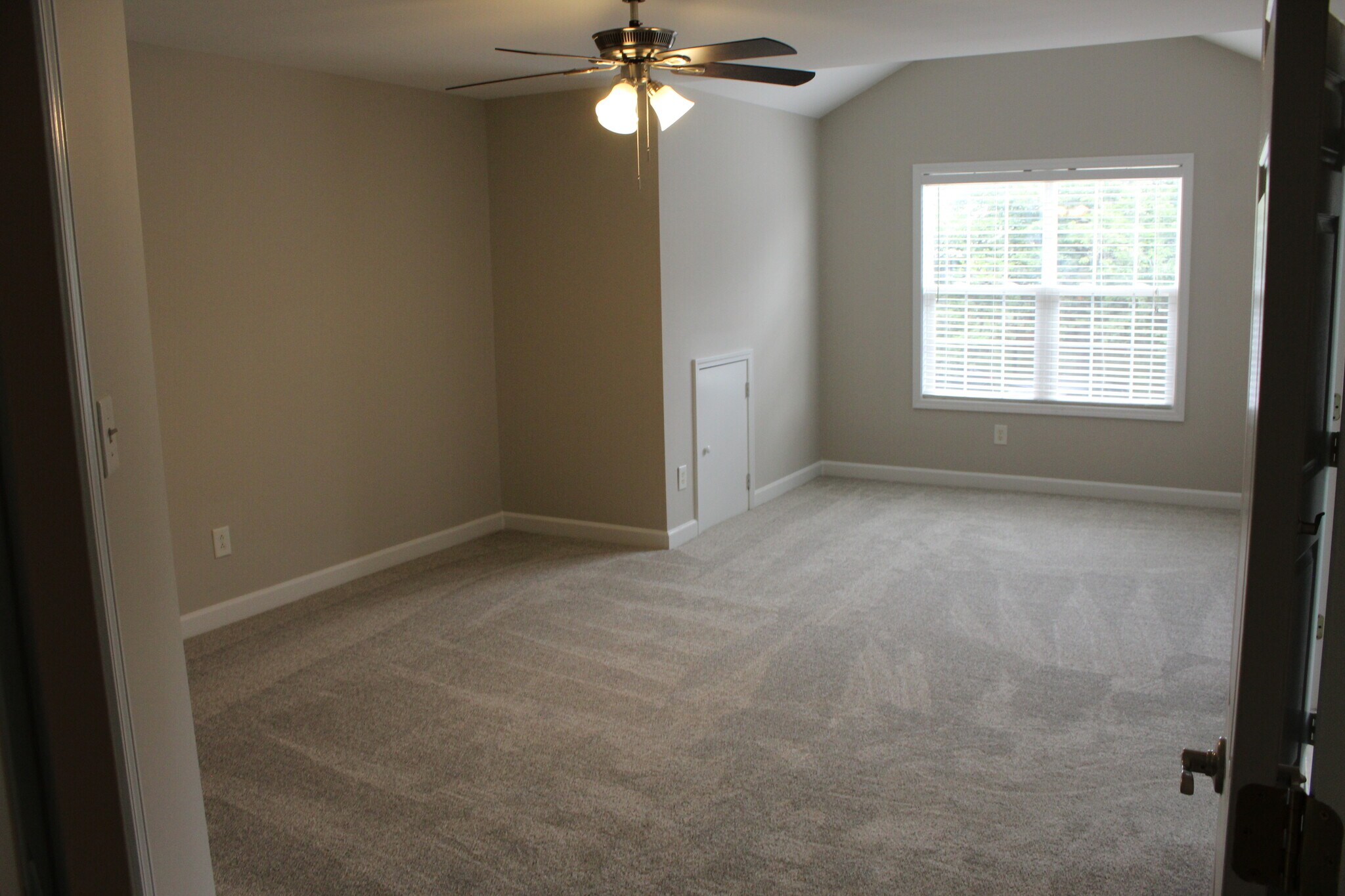 Building Photo - 749 Swan Neck Ln