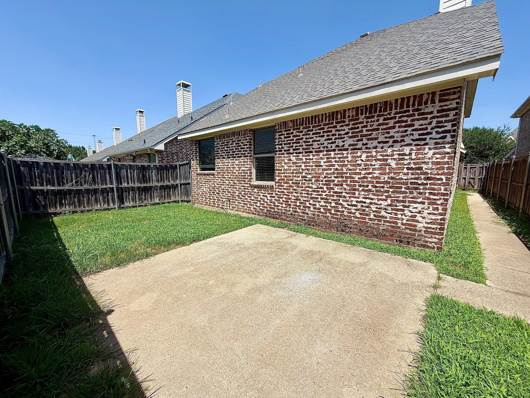 Building Photo - 705 Rembrandt Ct