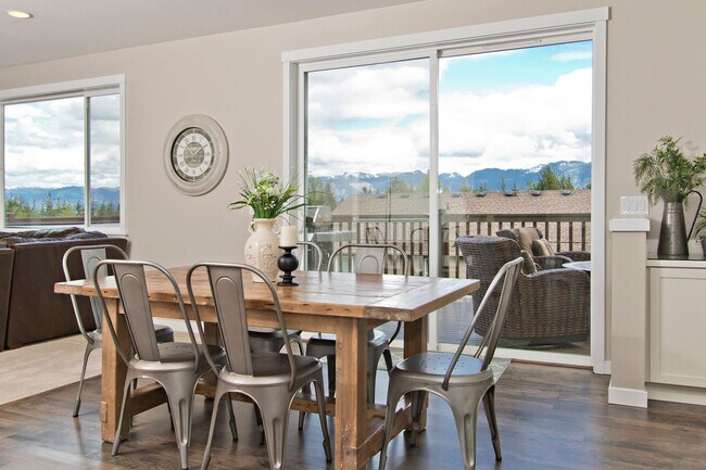 Building Photo - 4Bd/3Ba Snoqualmie House