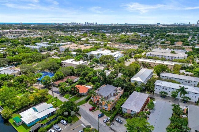 Building Photo - 624 NE 29th Dr