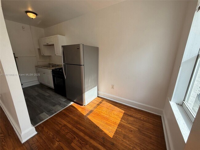 Building Photo - 177 NE 50th St